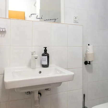 Apartment 2-modernes 1-raum In Wiesbaden,ruhig Und Mit Terrasse